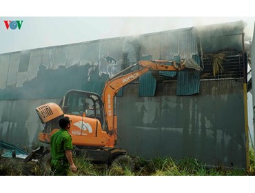 [21/03/2020- Điện Biên ]Cháy lớn nhà kho Điện Biên nhều hàng hóa, tài sản bị thêu ruị