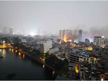 [28/03/2020- Hà Nội] Cháy dữ dội ngôi nhà 3 tầng gần cây xăng Nam Đồng